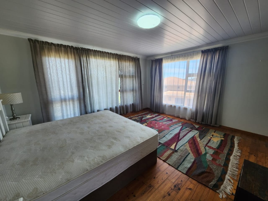 6 Bedroom Property for Sale in Reebok Western Cape